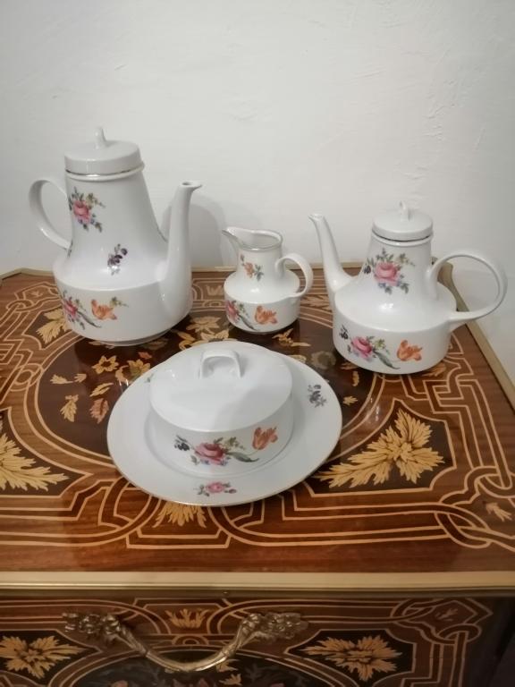 Красивый сервиз 4 предмета ГДР Henneberg ТЮРИНГИЯ