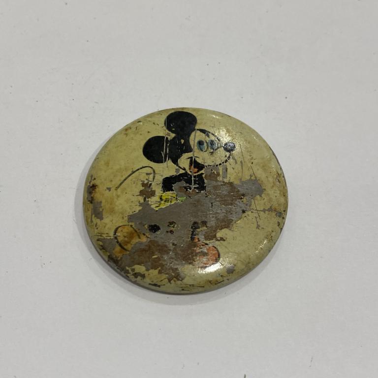 Коллекция знак значок   Микки Маус    Лист 684 Более 30000 шт