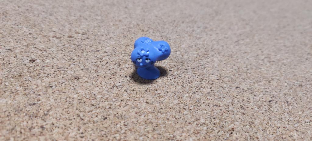 Игрушка Веселые прилипалы stikeez Голубика Крошка Блю