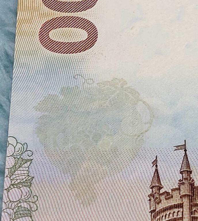 100 рублей Крым  1 сентября 2001 -брак (виноградной лозы)