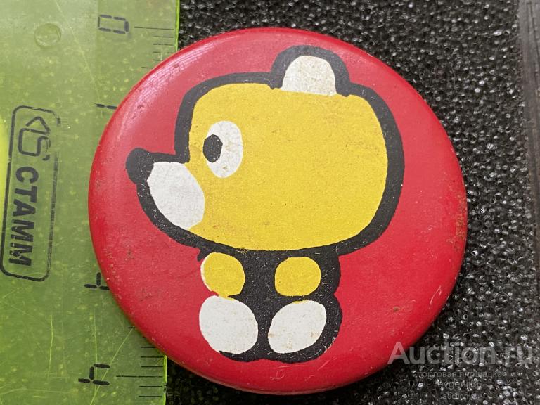 Значок детский Значки МИШКА. ВИННИ-ПУХ. КРАСНЫЙ ФОН. КРУГЛЫЙ БОЛЬШОЙ. РЕДЧАЙШИЙ RRR