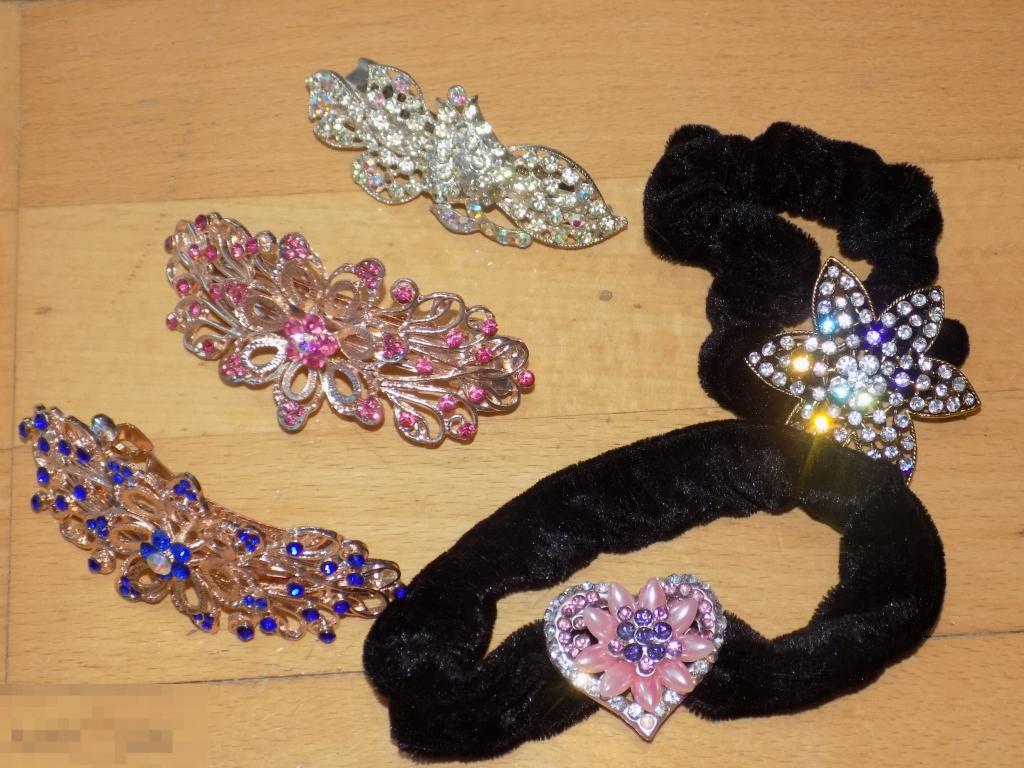 Зажимы и завязки на волосы НОВЫЕ Комплект 5 шт Цена за все 