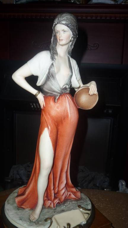 Каподимонте! CAPODIMONTE!  B.MERLI ТАНЦОВЩИЦА ЦЫГАНКА С БУБНОМ ЧУДО ИДЕАЛ