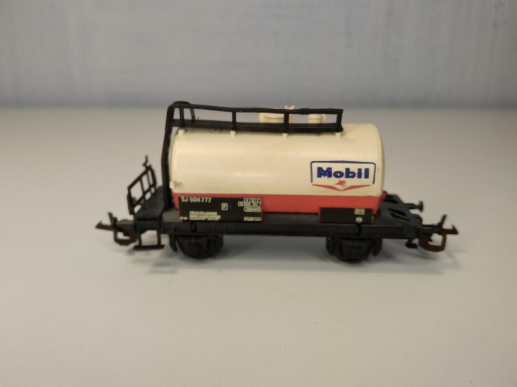 12мм.(TT) 2-х осная цистерна Mobil