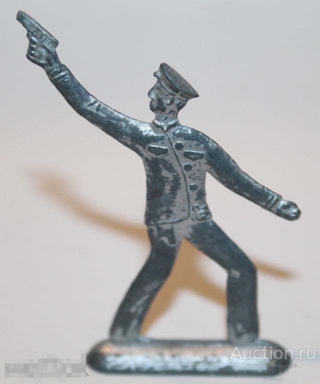 Солдатик солдат Оловянный. Солдат с пистолетом в атаку. Металл. Детская игрушка СССР. №20. 