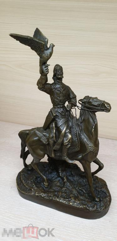 Царский сокольничий. Охотник с соколом. Конь. Лошадь. Охота. Бронза. Статуэтка.