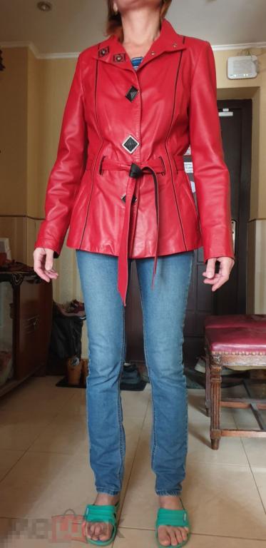 Куртка двуцветная (красно-черная). Кожа. 44 размер. 