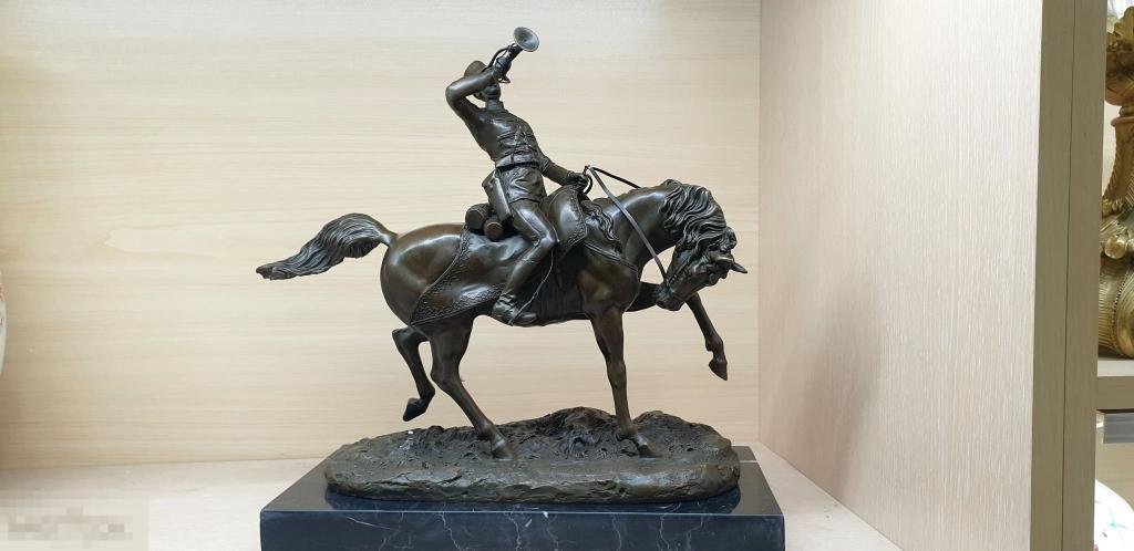 Трубач гусарского полка. Воин. Лошадь. Бронза. Статуэтка. Лансере.
