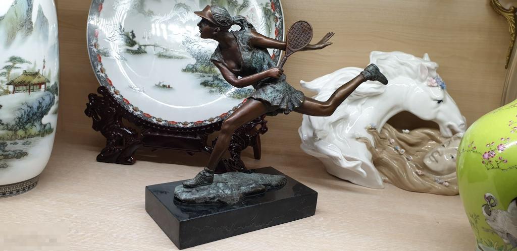 Теннисистка (цветная). Бронза. Теннис. Спорт. Статуэтка. Девушка.