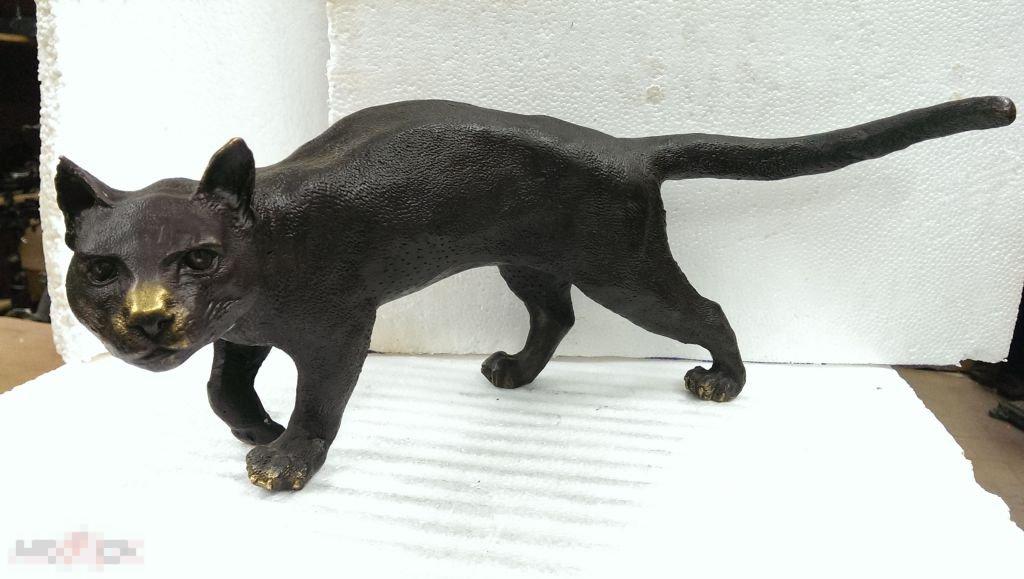 Кот 038 Кошка идет. Бронза. Статуэтка