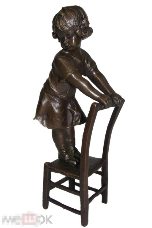 Девочка на стуле 886. Дети. Девочка. Бронза.