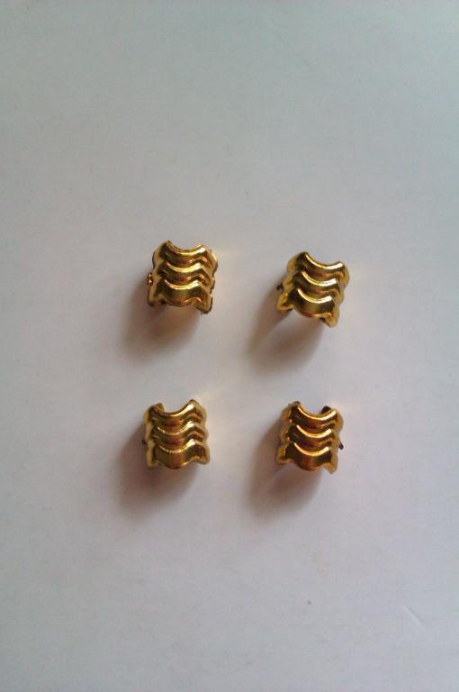 Золотой браслет для куклы. Цена за штуку!