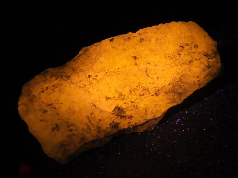 ! Гакманит 57*29*12мм 62-й пегматит, Ловозеры Кольский п-ов Минерал 1308 