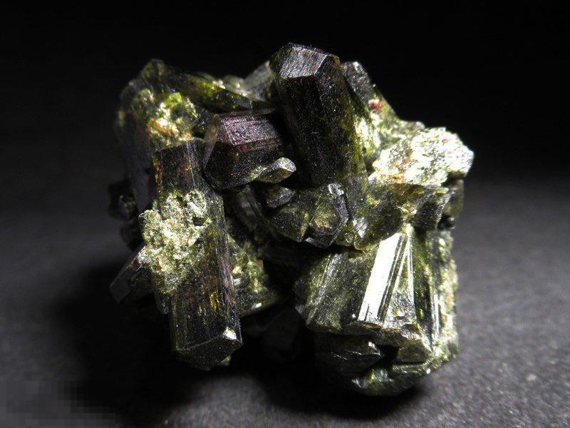 ! Эпидот 48*39*37мм Morgan 3 Mine, Lima Dep., Перу Минерал 0722 