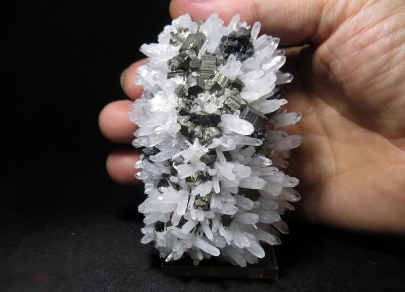 ! Пирит Кварц Халькопирит 88*64*47мм Huaron Mine, Перу Минерал 0330 