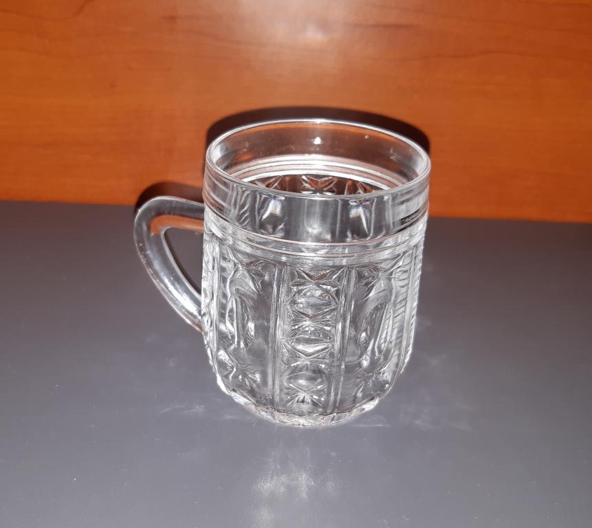 Кружка грушевидной формы. Стекло орнамент грань. СССР. 20 век.