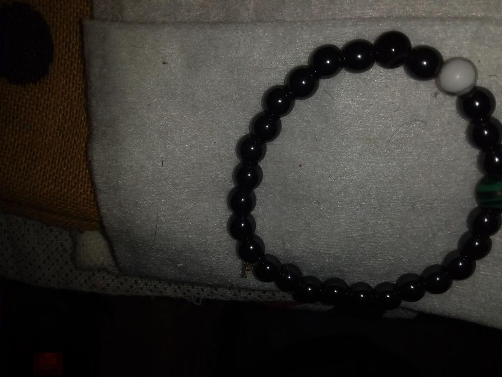 браслет ручной работы из натурального гематита,малахита,кахолонга и черноагата  размер универсальный 