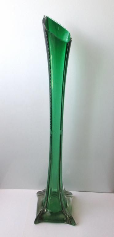 Ваза БЕРЦ зеленое стекло. Высокая!