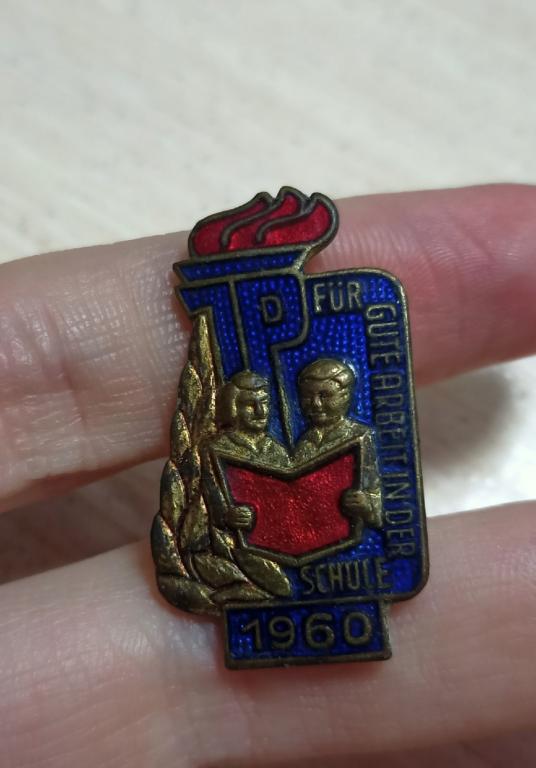 Иностранный знак. За хорошую работу в школе. 1960 ГДР. Пионерия