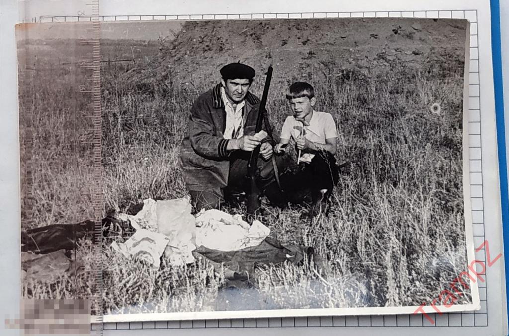 Фотография охота охотник мужчина с ружьем, мальчик, привал #21 