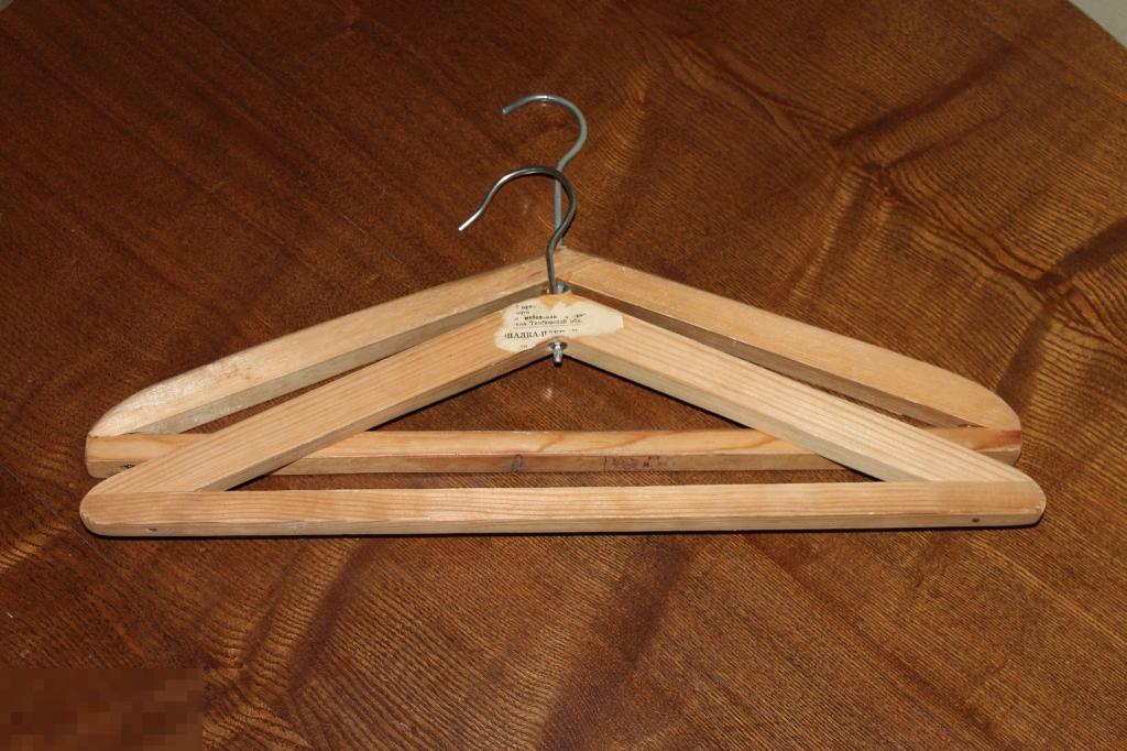 Вешалка-плечики деревянная этикетка клеймо  винтаж СССР 