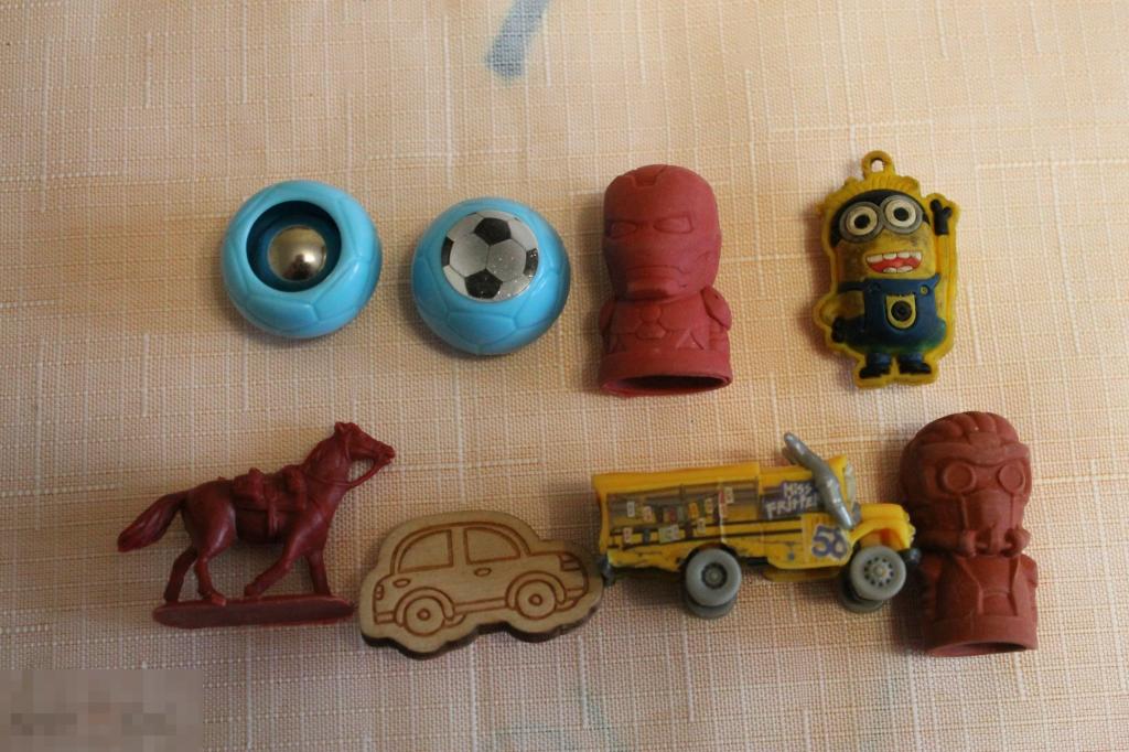 игрушка- фигурка  из киндер-сюрприза 