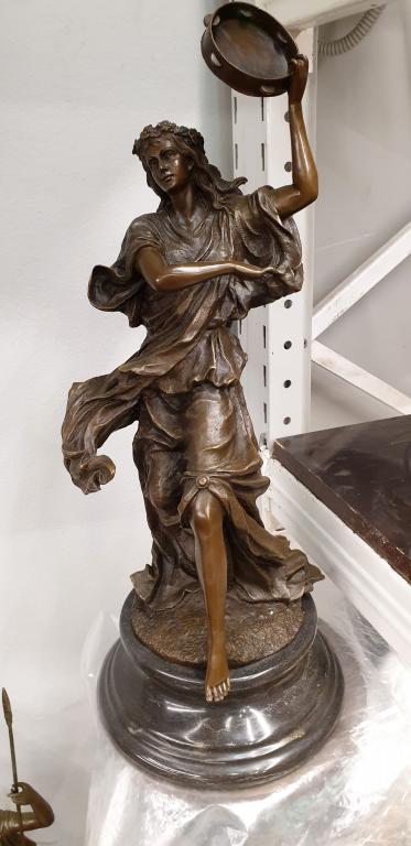 Танцовщица с бубном 002 (крупная). Девушка. Бронза