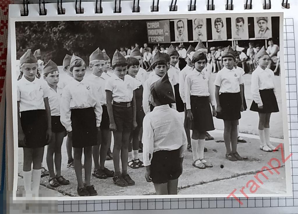 Фотография дети октябрята построение линейка. пионерский лагерь. пилотки форма #28* 