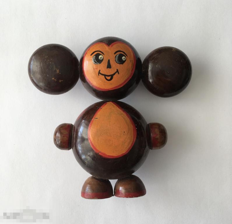 Чебурашка деревянный. Сувенир. 10 * 10 см. 