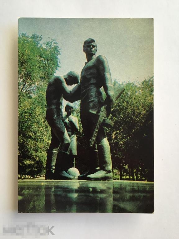 ДМПК Волгоград. Памятник комсомольцам - защитникам Сталинграда. 1977 г. 