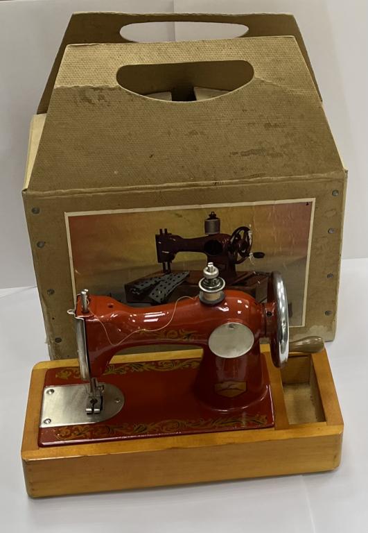 Детская швейная машинка машина Промшвеймаш г Орша В КОРОБКЕ С ИНСТРУКЦИЕЙ