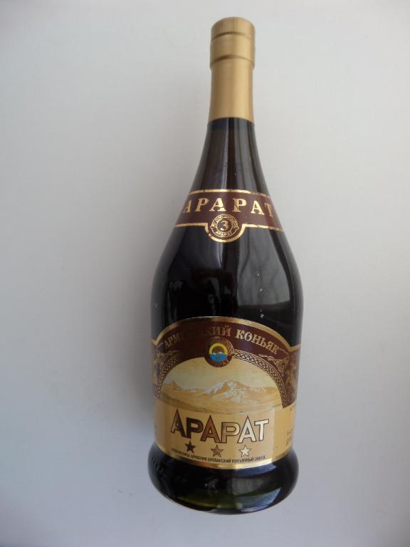 КОНЬЯК АРАРАТ 3*  0.75 л 40 % АРМЕНИЯ 2003 РАРИТЕТ