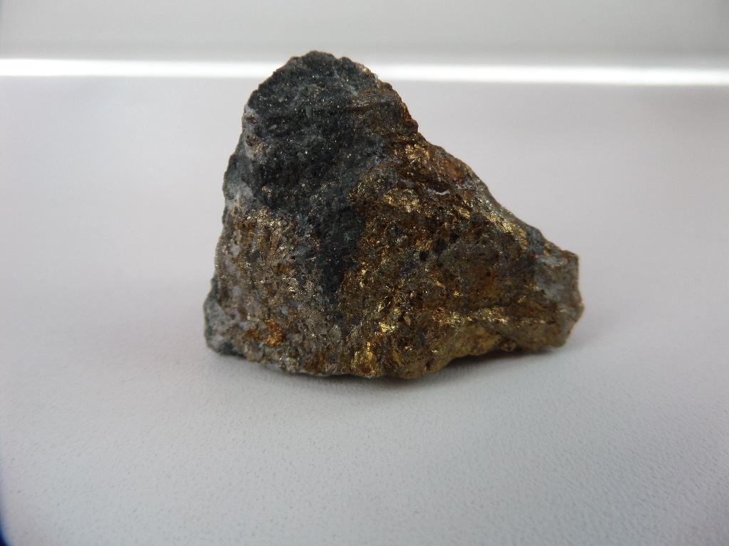 КАМЕНЬ  ПИРИТ  СПУТНИК ЗОЛОТА  РЕДКОСТЬ. ВРЕМЕНА СССР