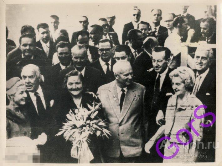Фотохроника ТАСС   Н.С. Хрущев и Н.П. Хрущева в США  (1959г) . 