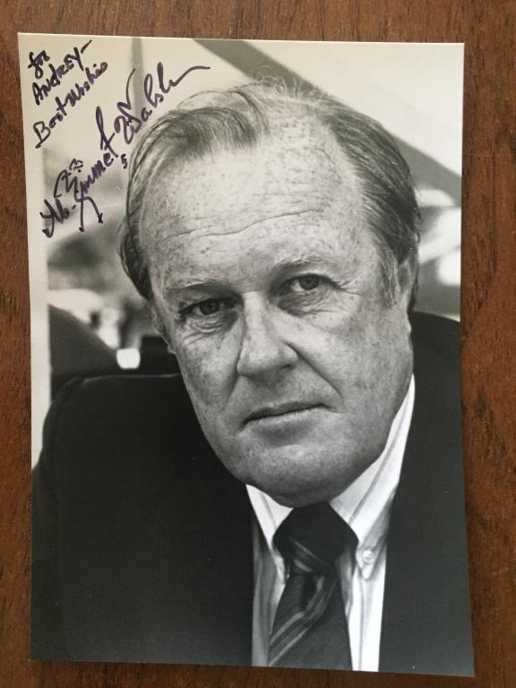 Майкл Эммет Уолш автограф на фото