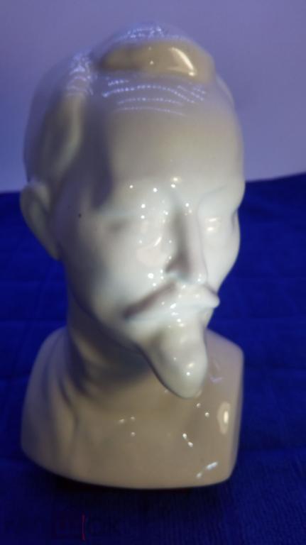 Фарфоровая статуэтка Дзержинский основатель и глава ВЧК РСФСР. ГЖЕЛЬ СССР
