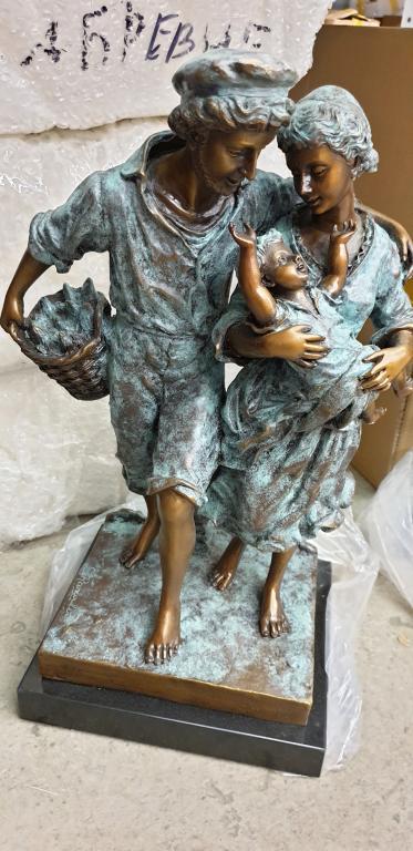 Семья рыбака (зеленая) 335. Рыбалка. Бронза. Статуэтка.