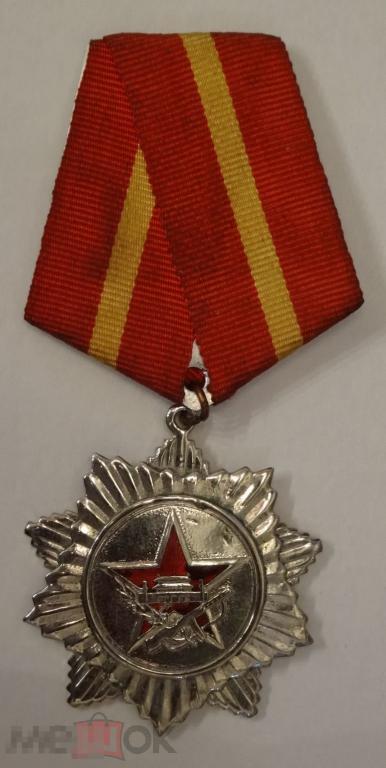 Китай  КНР медаль или знак  (За службу ?) 