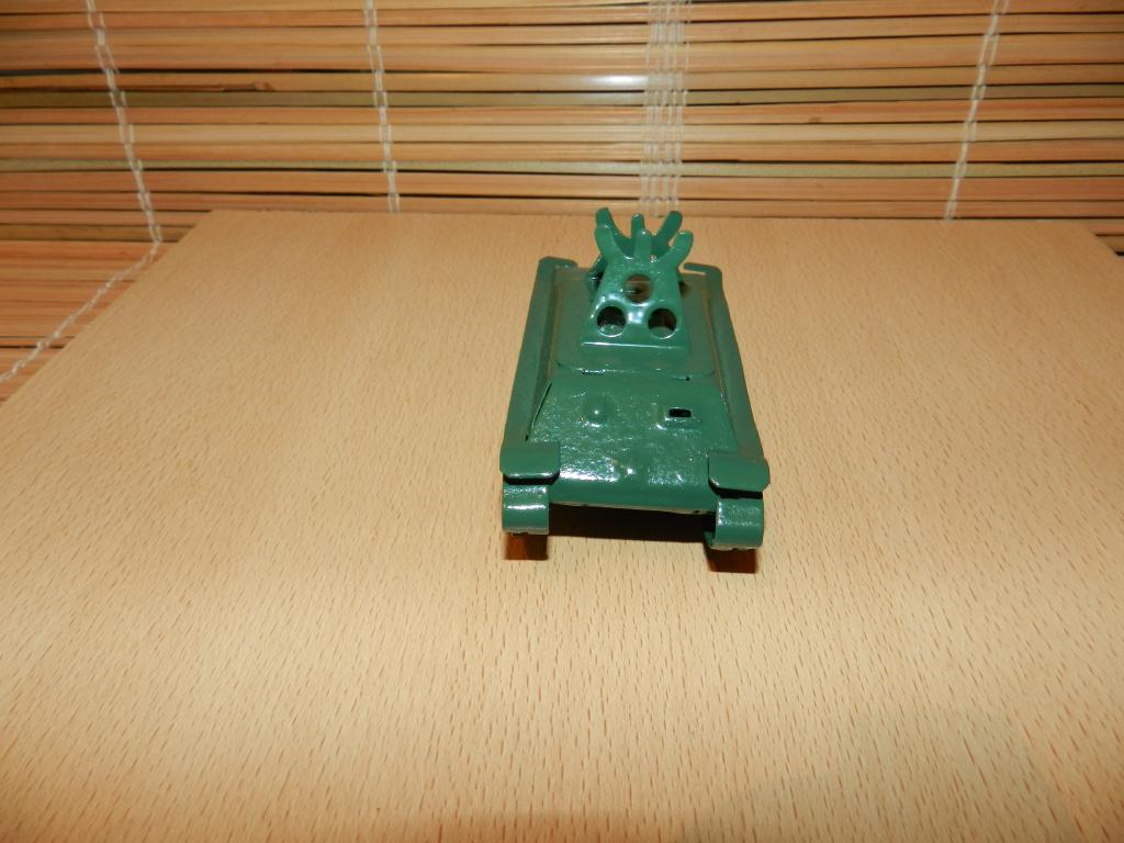 РАКЕТНАЯ УСТАНОВКА. ТАНК-РАКЕТОВОЗ. Мех.- Инерционный. ЦЕЛЬНОМЕТАЛЛИЧЕСКИЙ. РЕДКАЯ Игрушка СССР