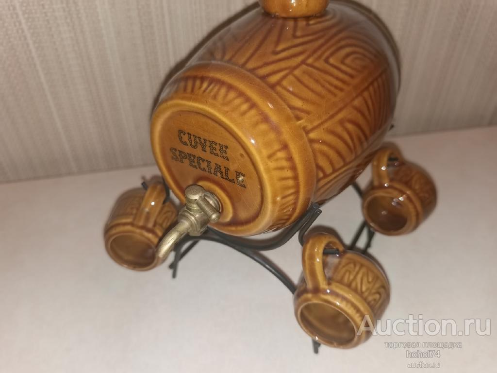 Графин (коньяк, виски) в виде бочонка с краником на подставке. Четыре стопки. Керамика.