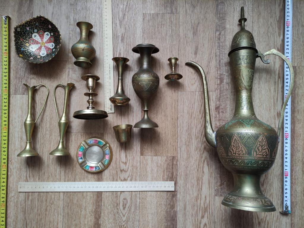 кувшины,подсвечник,пепельница, вазочки и прочее, одним комплектом
