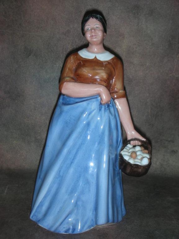 Статуэтка. Фарфор. Жена фермера. Royal Doulton. Англия.