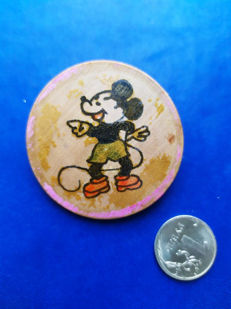 Знак значок ДЕТСКИЙ МЫШОНОК МИКИ МАУС. ДЕРЕВО!!! кооператив 90-х.