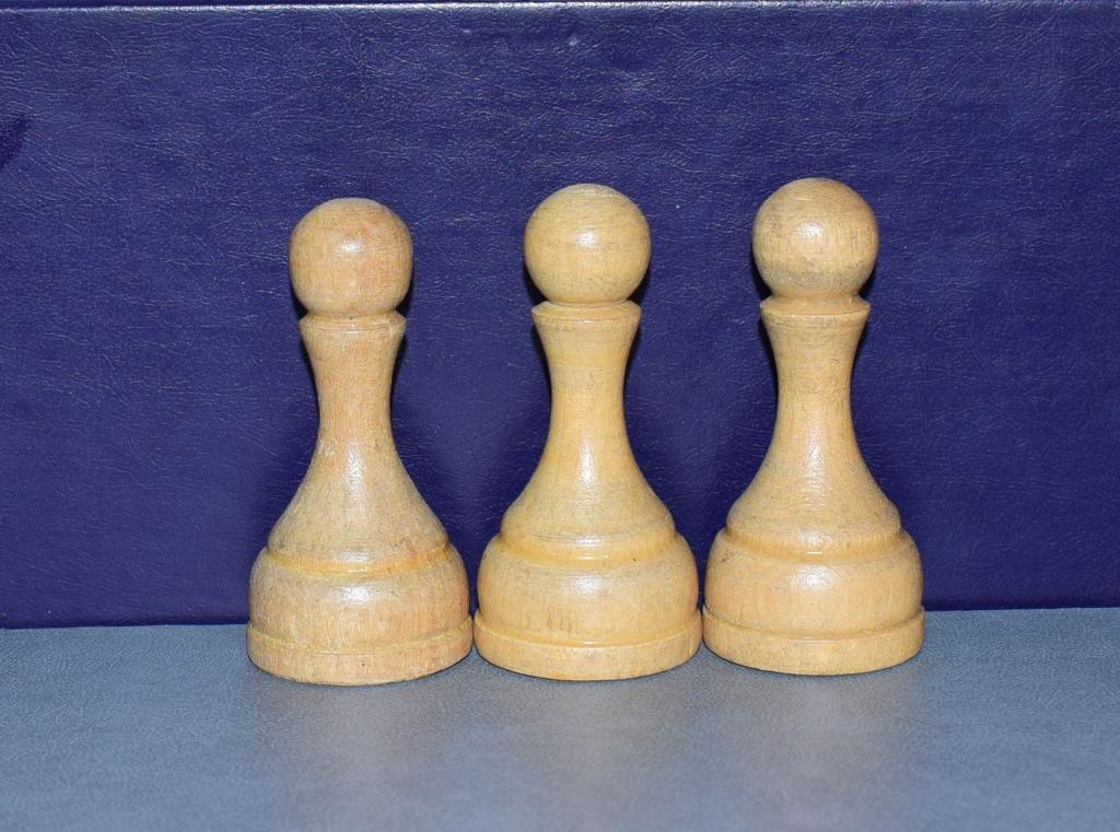 Шахматы СССР деревянные большие,пешки белые 6 штук.Поштучно!!!