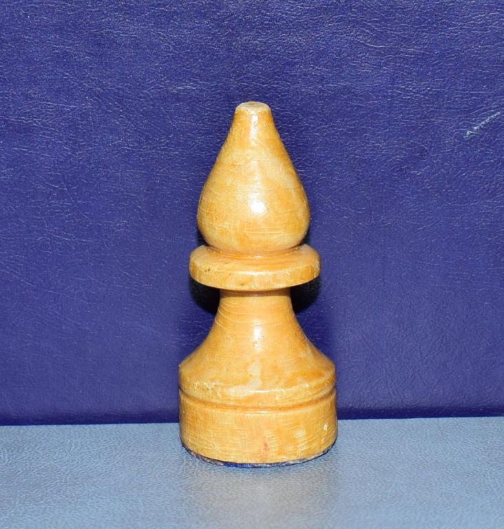 Шахматы СССР деревянные малые,Офицер (Слон) белый,№3.