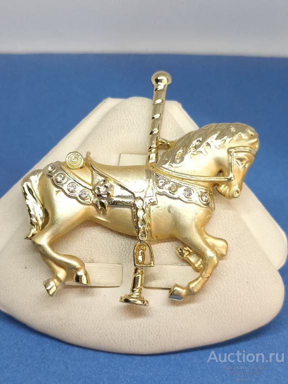 Винтажная брошь Карусельная лошадка, бижутерия золотистого тона, США 1985 +/-