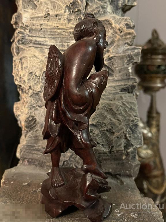 Статуэтка  из дерева. Старичек из красного дерева. Старый Китай 