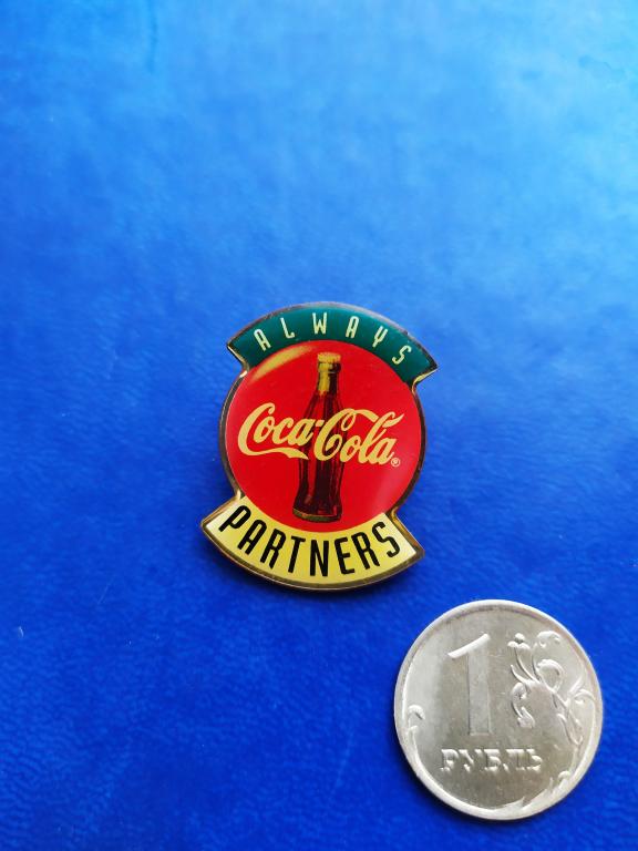 Значок старый знак Кока Кола Coca Cola  Партнер реклама бутылка оригинал иностранный