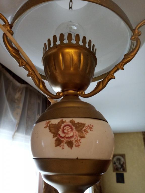 Люстра (белое стекло,фарфор).
