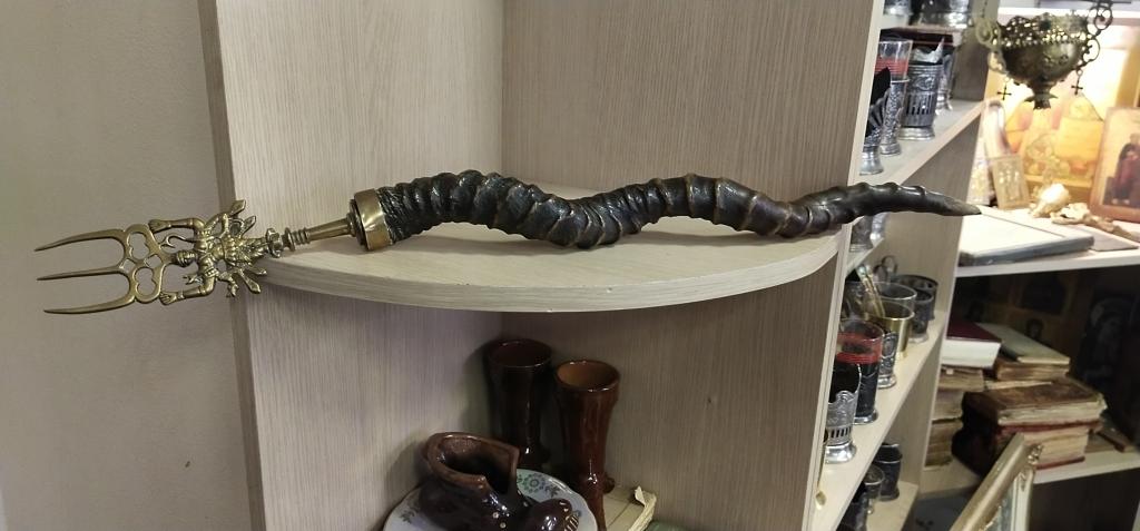 Вилка для камина. Натуральный рог антилопы. Латунь.